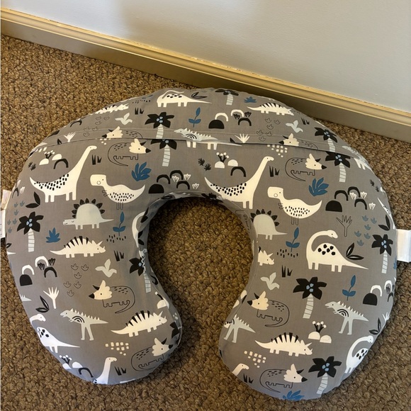 Boppy nursing pillow - Picture 4 of 5